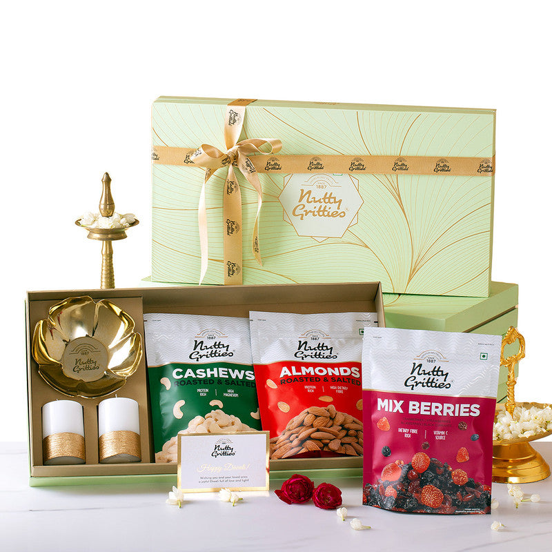 Devine Festive Gift Box | Roasted Salted Almonds | Roasted Salted Cashews | Mix Berries | 600 g