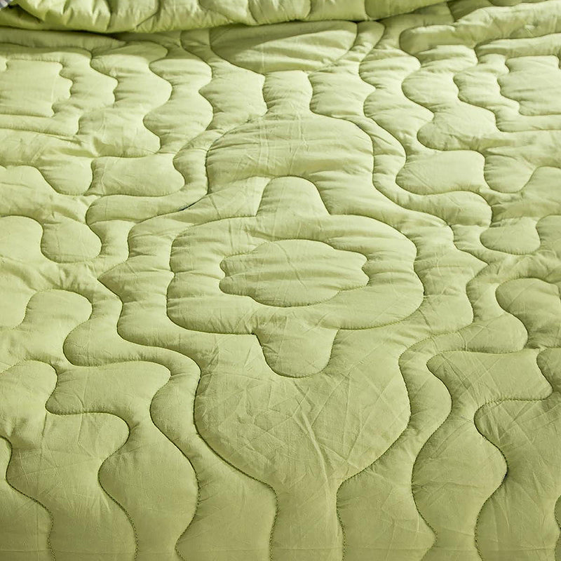 Cotton Double Quilt | Mansara Outline | Grey|90 x 108 IN