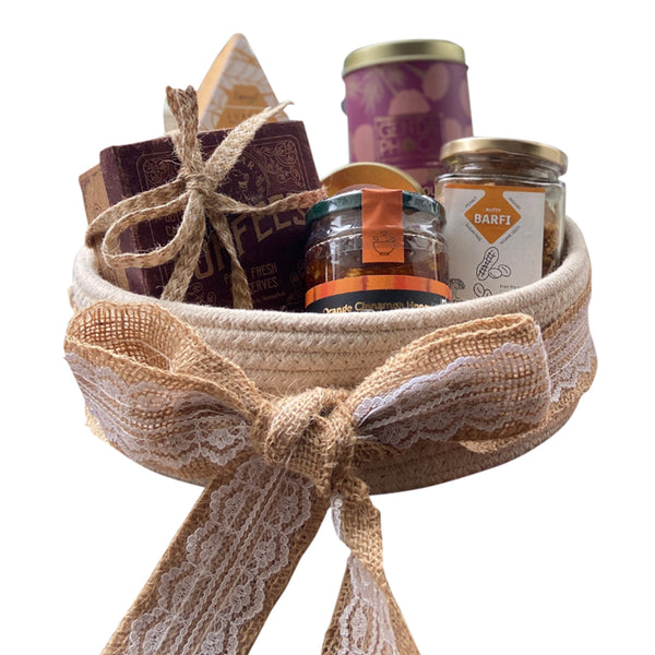 Festive Gift Hampers | Ceramic Diffuser | Nuts & Seeds Mix | Organic Honey | Set of 7 | Set of 7.