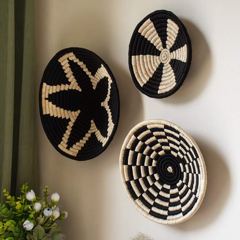 Natural Grass Wall Decor Basket | Floral Design | Black | Set of 3