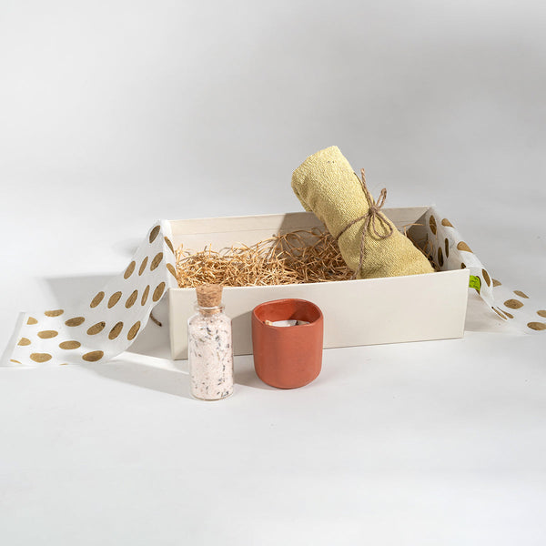 Festive Gift Hampers | Towel Sets | Scented Candle | Bath Salts | Set of 5.