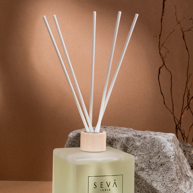 Glass Diffuser | Wild Flower | Bergamot & Clove | White