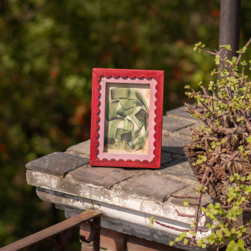 Wooden Photo Frame | Wavy Frame | Pink | 4 x 6 inches