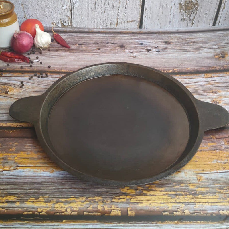 Cast Iron Cookware | Raised Edge Pan.