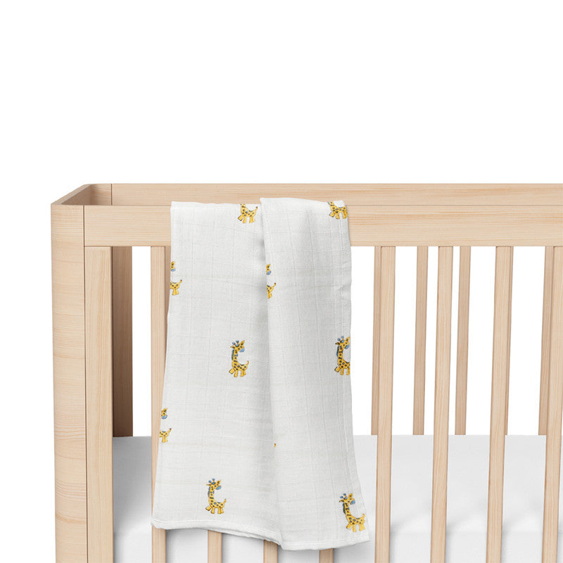 Organic Cotton Muslin Baby Swaddle | Giraffe Print | White | 100 x 100 cm.